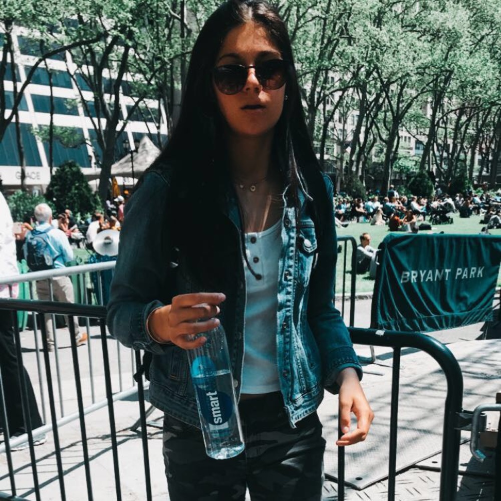 Hi I’m Nicole your Posher! 😁